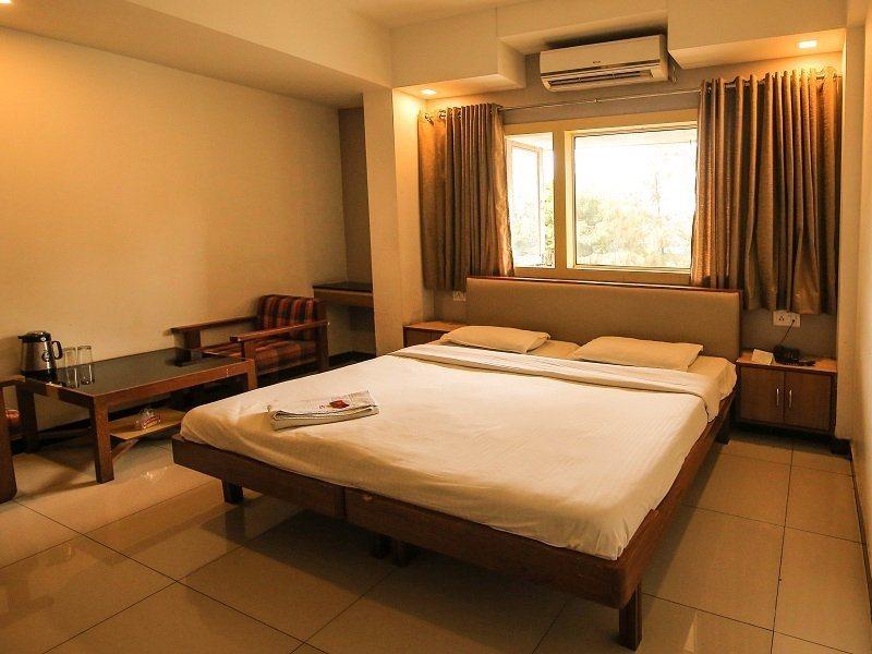 Hotel Sangam Karad Exterior photo